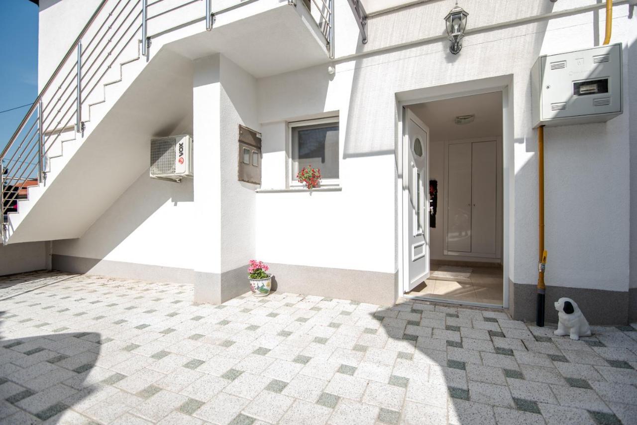 Apartman Mira Saraievo Exterior foto
